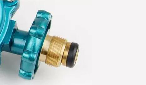 為什么要在燃?xì)馄可习惭b減壓閥？